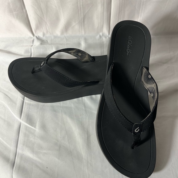 OluKai Shoes - OluKai Pi'o Lua wedge sandals in black size 8